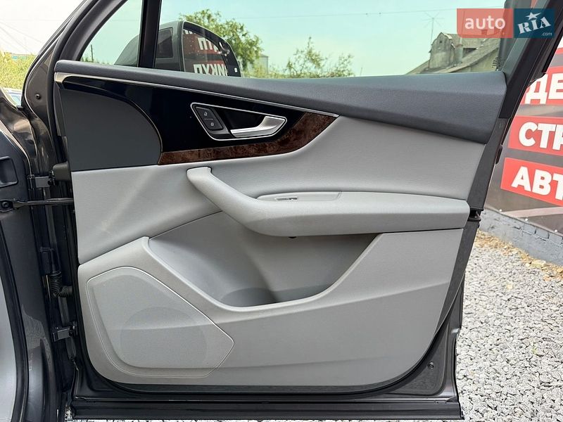 Позашляховик / Кросовер Audi Q7 2016 в Стрию