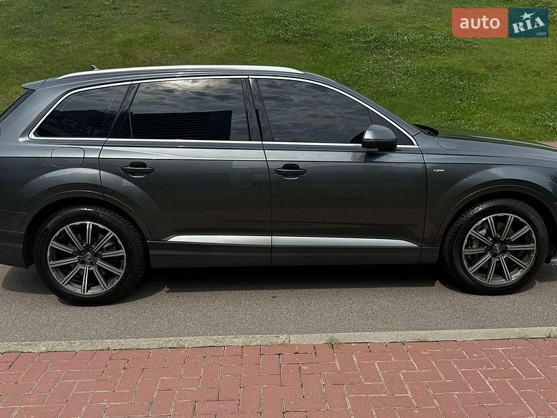 Позашляховик / Кросовер Audi Q7 2017 в Києві