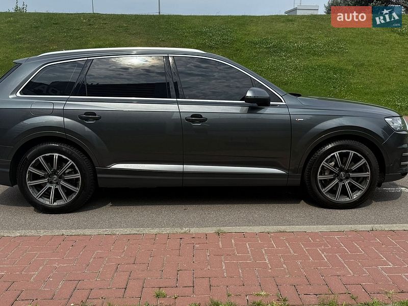 Позашляховик / Кросовер Audi Q7 2017 в Києві