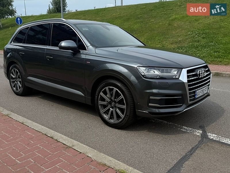 Позашляховик / Кросовер Audi Q7 2017 в Києві
