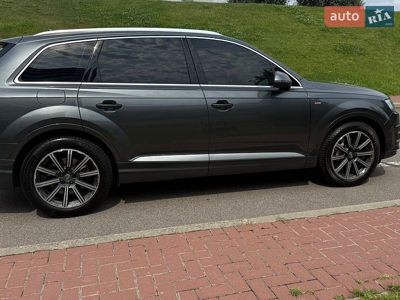 Позашляховик / Кросовер Audi Q7 2017 в Києві