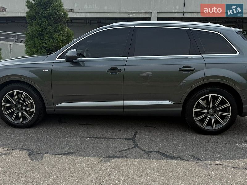 Позашляховик / Кросовер Audi Q7 2017 в Києві