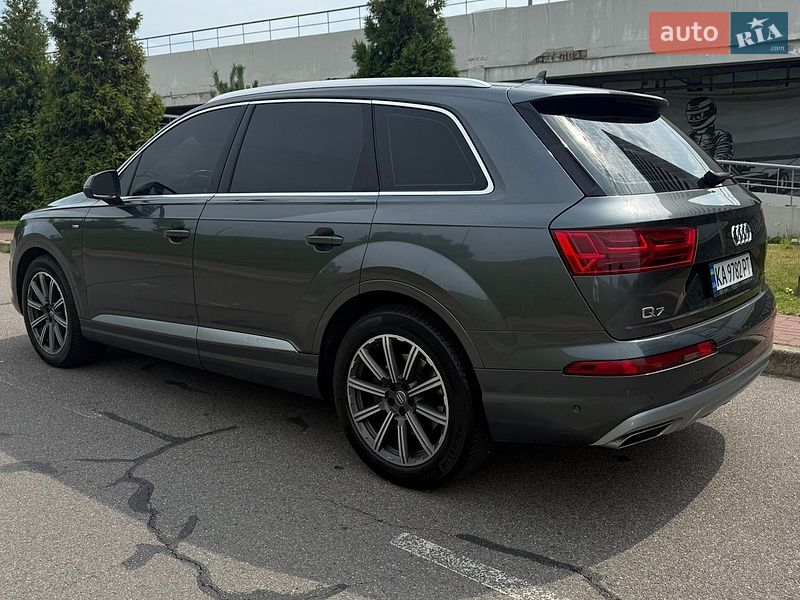 Позашляховик / Кросовер Audi Q7 2017 в Києві