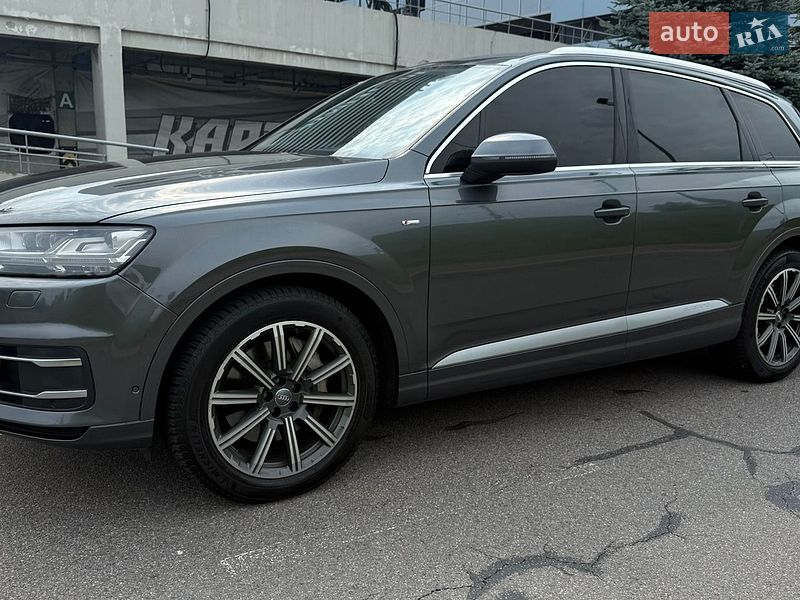 Позашляховик / Кросовер Audi Q7 2017 в Києві