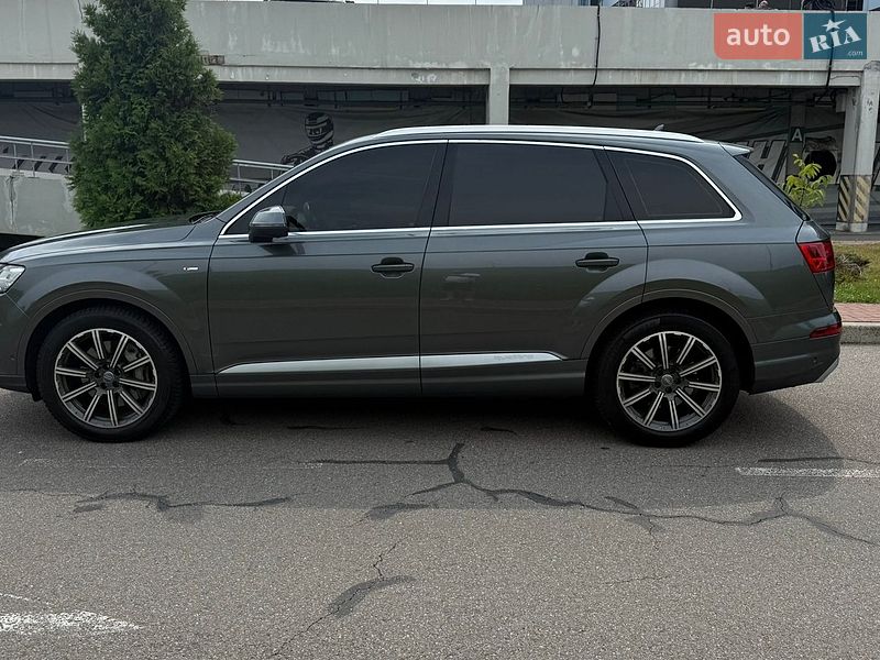 Позашляховик / Кросовер Audi Q7 2017 в Києві