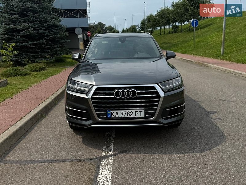 Позашляховик / Кросовер Audi Q7 2017 в Києві