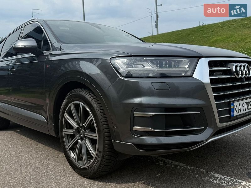 Позашляховик / Кросовер Audi Q7 2017 в Києві