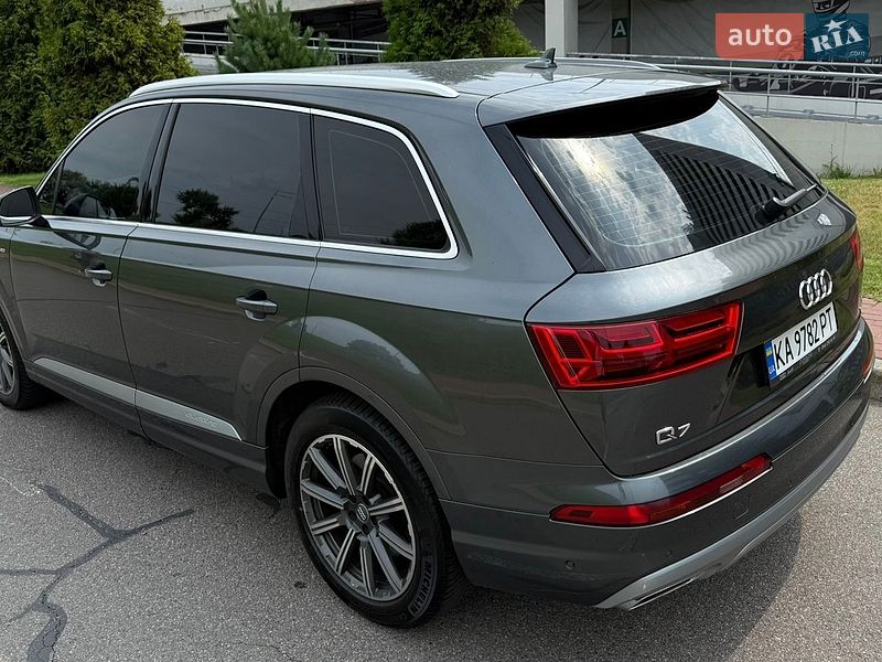 Позашляховик / Кросовер Audi Q7 2017 в Києві
