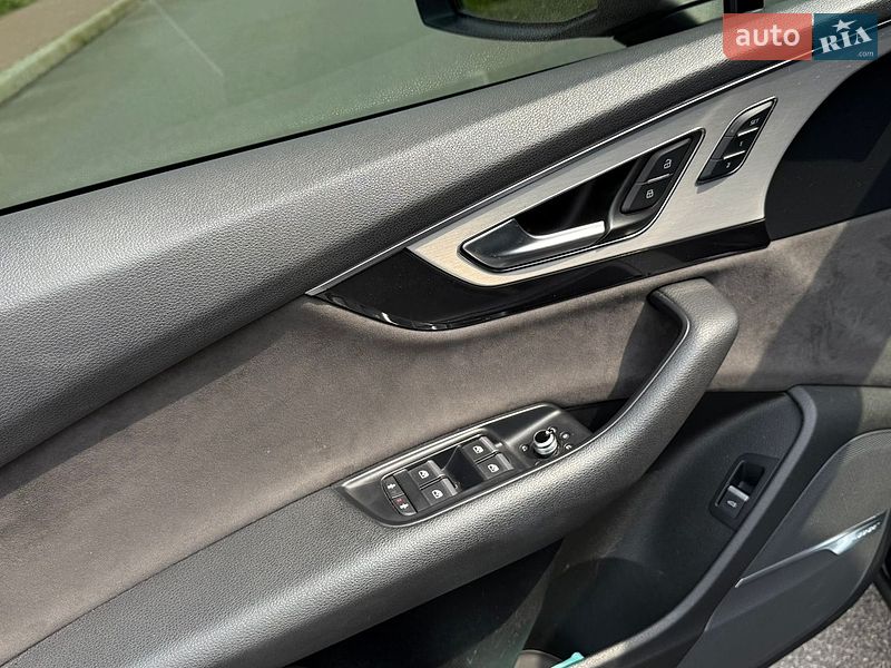 Позашляховик / Кросовер Audi Q7 2017 в Києві