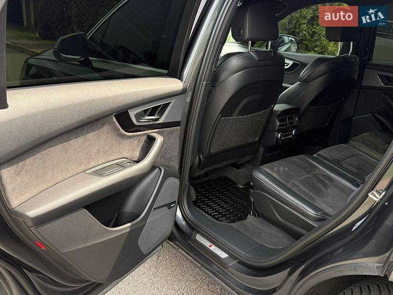 Позашляховик / Кросовер Audi Q7 2017 в Києві
