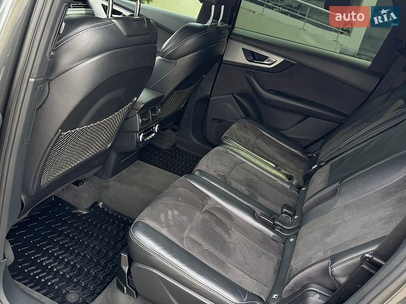 Позашляховик / Кросовер Audi Q7 2017 в Києві
