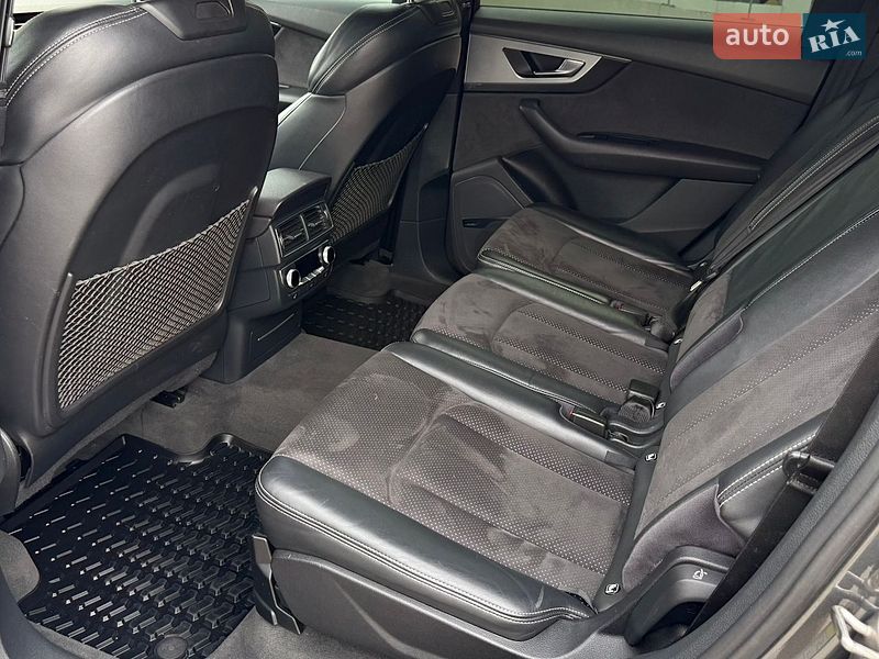 Позашляховик / Кросовер Audi Q7 2017 в Києві