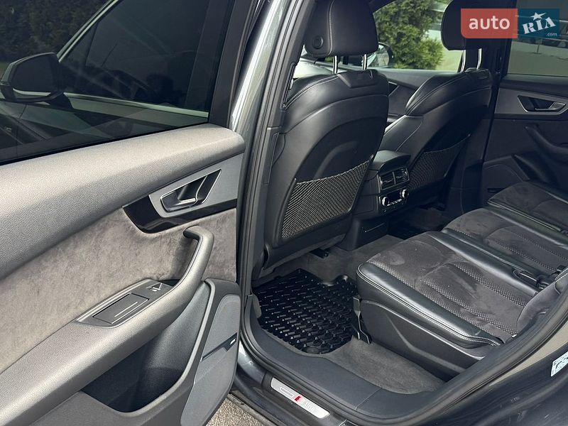 Позашляховик / Кросовер Audi Q7 2017 в Києві