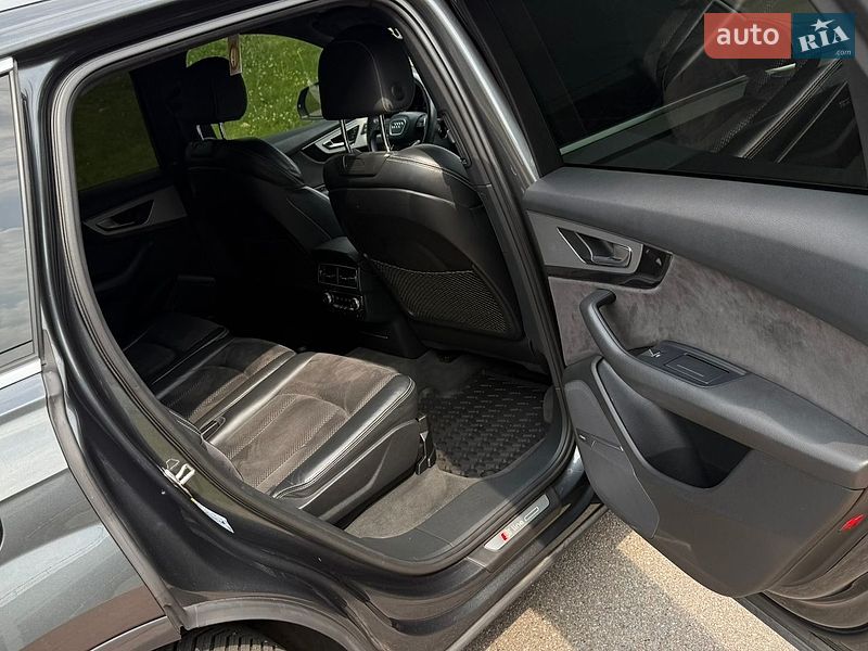 Позашляховик / Кросовер Audi Q7 2017 в Києві