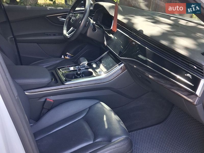 Позашляховик / Кросовер Audi Q7 2020 в Дніпрі