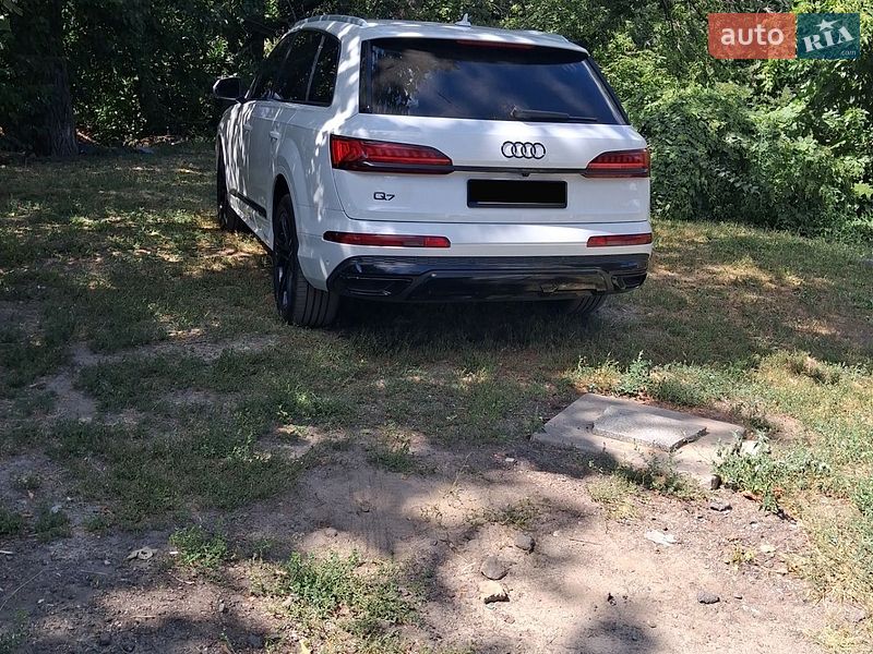 Позашляховик / Кросовер Audi Q7 2020 в Дніпрі