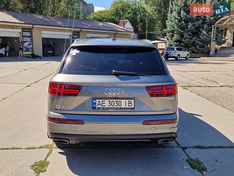 Внедорожник / Кроссовер Audi Q7 2017 в Днепре