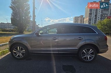 Audi Q7  2011