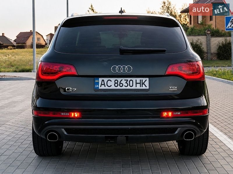 Позашляховик / Кросовер Audi Q7 2015 в Луцьку
