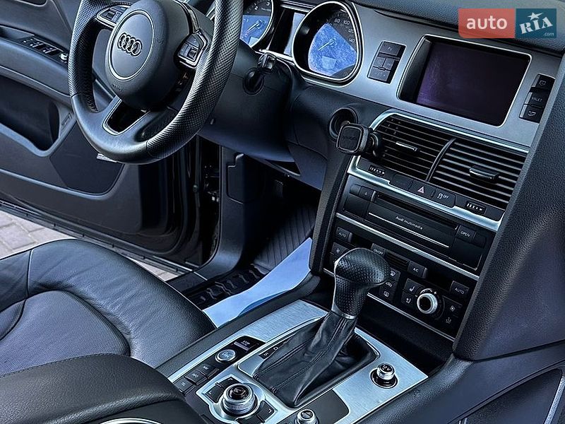 Позашляховик / Кросовер Audi Q7 2015 в Луцьку