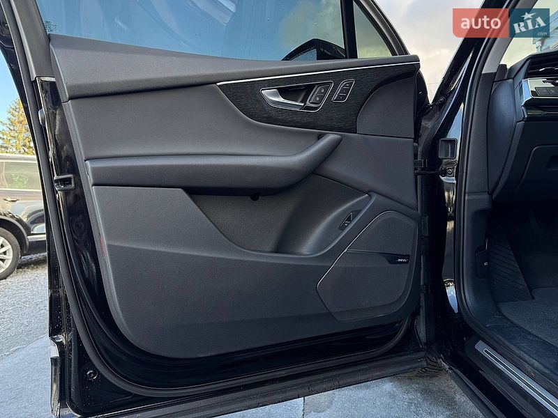 Позашляховик / Кросовер Audi Q7 2019 в Рівному