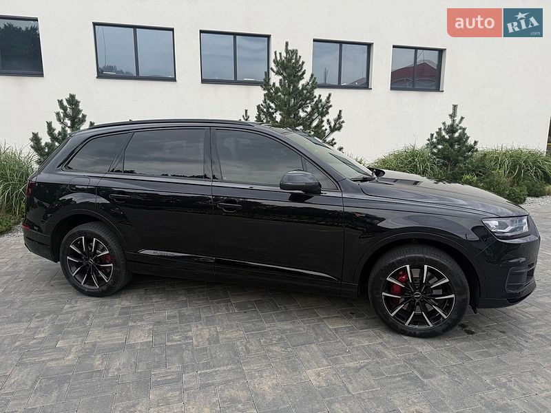 Позашляховик / Кросовер Audi Q7 2016 в Луцьку
