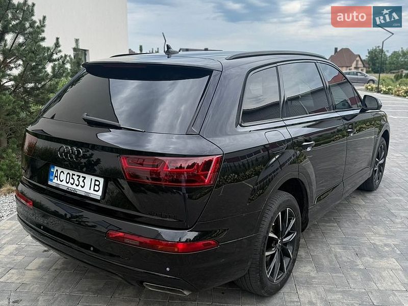 Позашляховик / Кросовер Audi Q7 2016 в Луцьку
