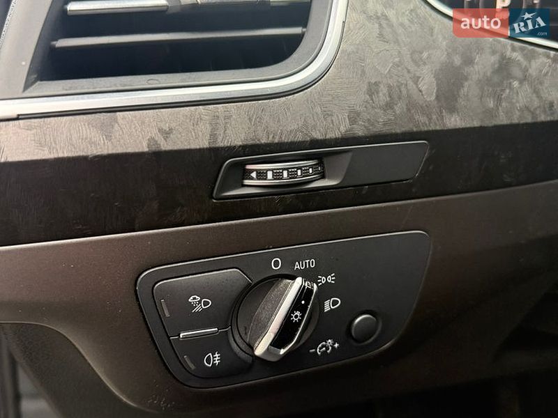 Позашляховик / Кросовер Audi Q7 2016 в Луцьку