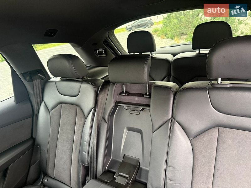 Позашляховик / Кросовер Audi Q7 2016 в Луцьку