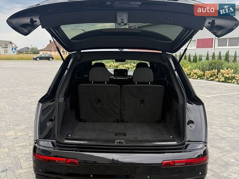 Позашляховик / Кросовер Audi Q7 2016 в Луцьку