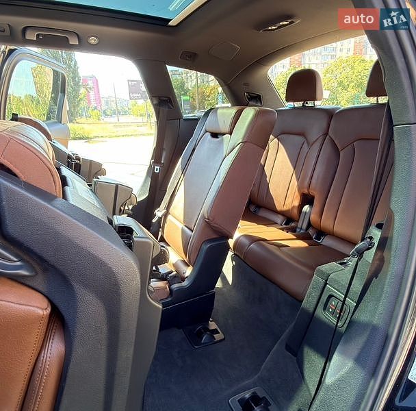 Позашляховик / Кросовер Audi Q7 2016 в Києві
