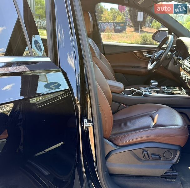 Позашляховик / Кросовер Audi Q7 2016 в Києві