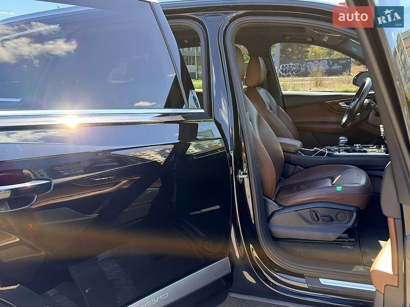 Позашляховик / Кросовер Audi Q7 2016 в Києві