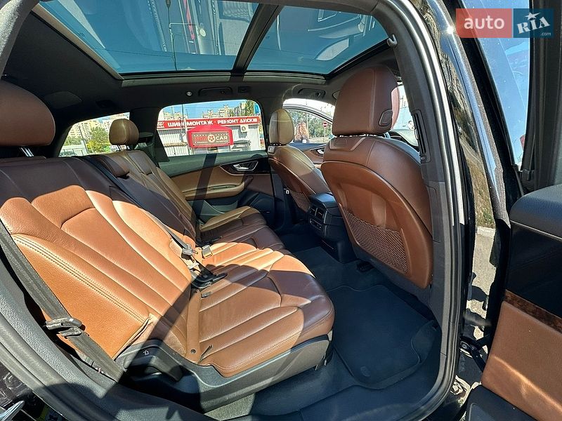 Позашляховик / Кросовер Audi Q7 2016 в Києві