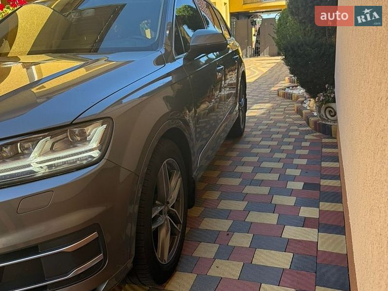 Позашляховик / Кросовер Audi Q7 2015 в Мукачевому