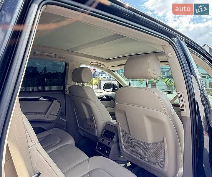 Позашляховик / Кросовер Audi Q7 2012 в Вараші