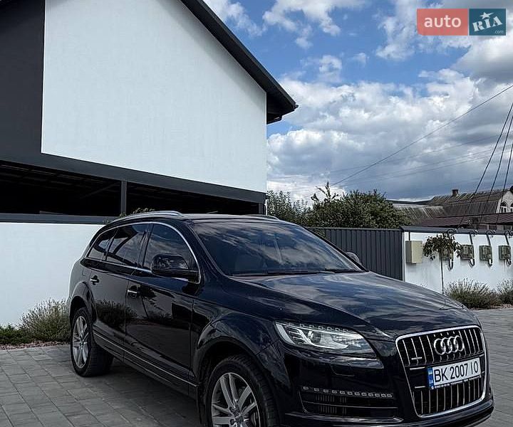 Позашляховик / Кросовер Audi Q7 2012 в Вараші