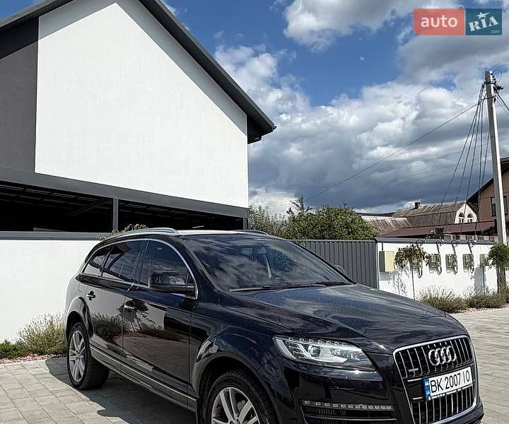 Позашляховик / Кросовер Audi Q7 2012 в Вараші