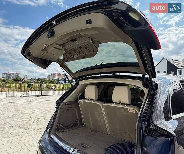 Позашляховик / Кросовер Audi Q7 2012 в Вараші