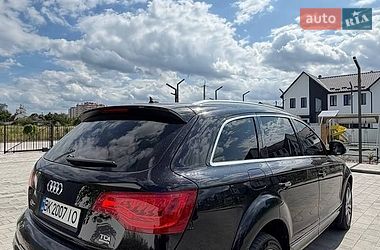 Позашляховик / Кросовер Audi Q7 2012 в Вараші