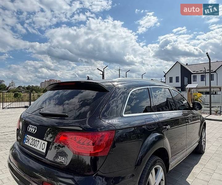 Позашляховик / Кросовер Audi Q7 2012 в Вараші