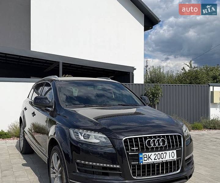Позашляховик / Кросовер Audi Q7 2012 в Вараші