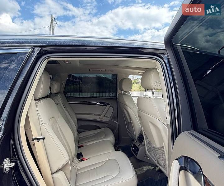 Позашляховик / Кросовер Audi Q7 2012 в Вараші