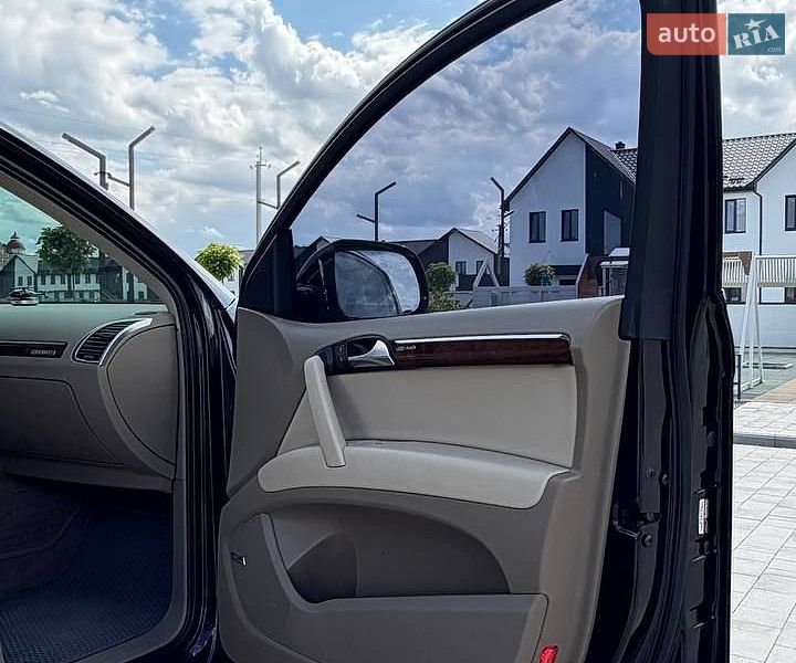 Позашляховик / Кросовер Audi Q7 2012 в Вараші