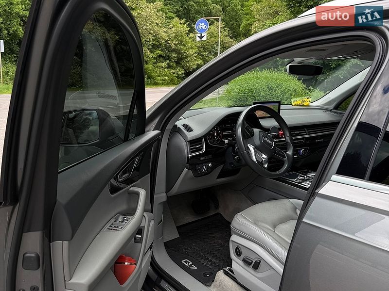 Позашляховик / Кросовер Audi Q7 2016 в Полтаві