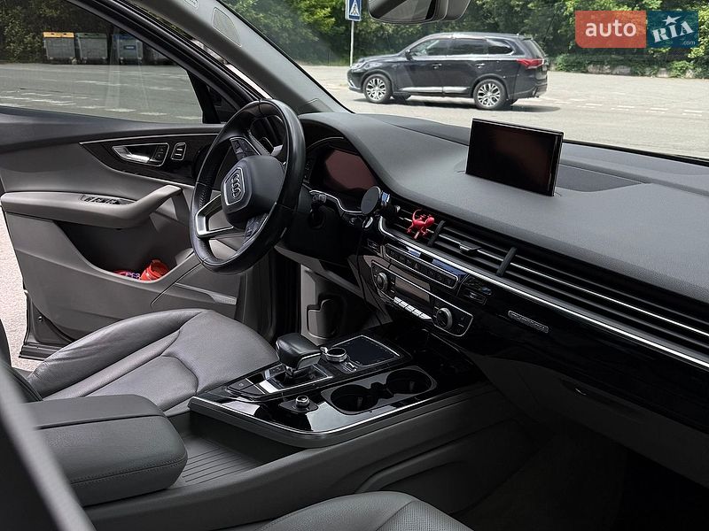 Позашляховик / Кросовер Audi Q7 2016 в Полтаві