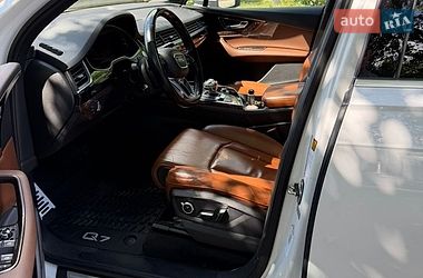 Audi Q7  2016