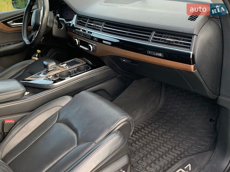 Позашляховик / Кросовер Audi Q7 2017 в Києві