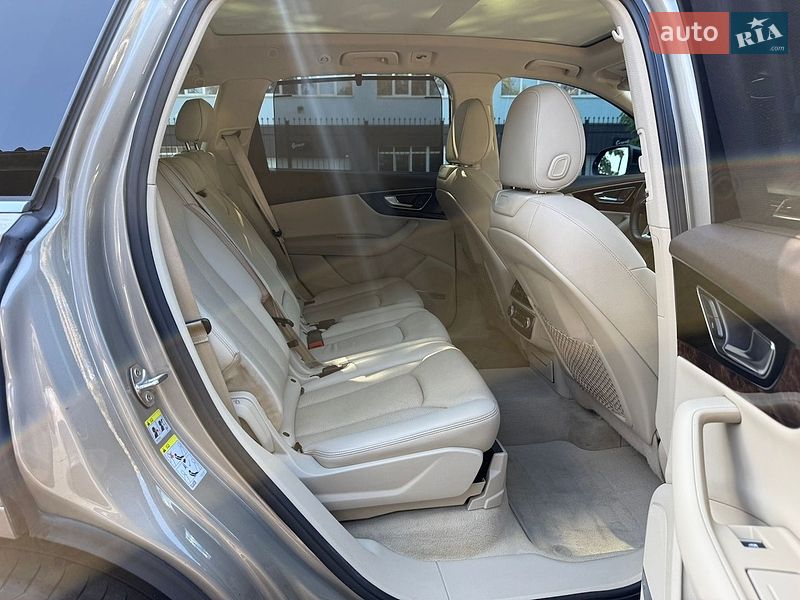 Позашляховик / Кросовер Audi Q7 2016 в Києві