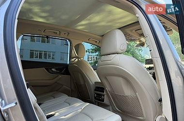 Позашляховик / Кросовер Audi Q7 2016 в Києві